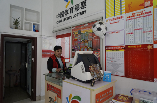 我非常感谢杂志社的福里(Foy)为我提供的灵感，但同时我也要埋怨他一要不是他，我也不会将从小长到大的房子放水淹掉，并为此受到父母的严惩乔·丹特(JocDante)，一位后来为恐怖电影事业作出巨大贡献的人物，也是《电影世界的著名怪物》的产物。